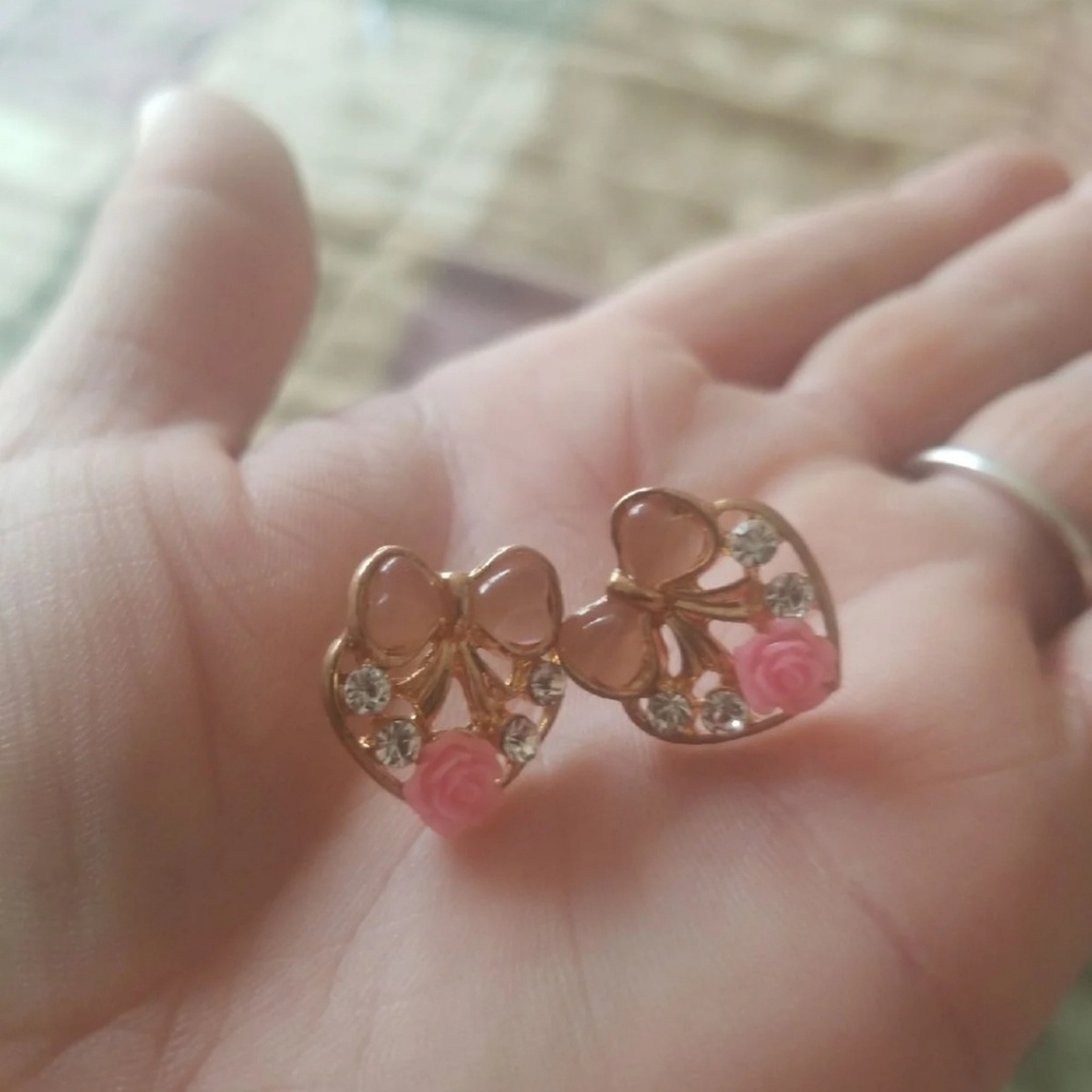 Vintage heart shaped earings.
